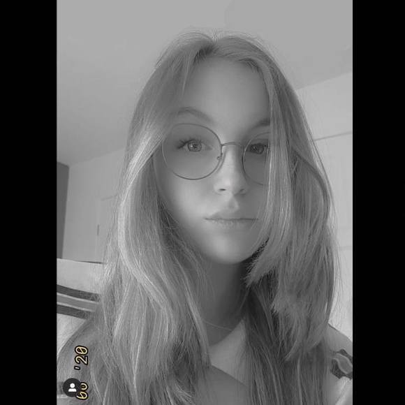 Meet your Posher, MÃ©gane - Picture 1 of 1